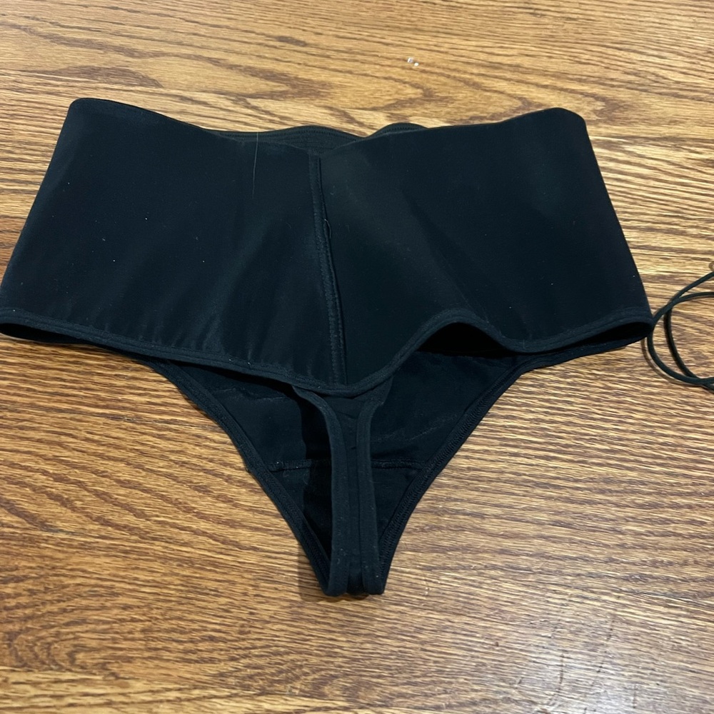 Nip, Tuck & Boost. Black High-Waisted tummy control shaping thong - Picture 4 of 4